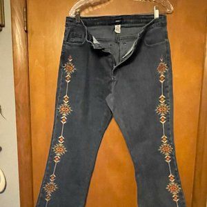 DENIM 24/7 MED DENIM SOUTHWEST MOTIF BOOTLEG JEANS IN 14W